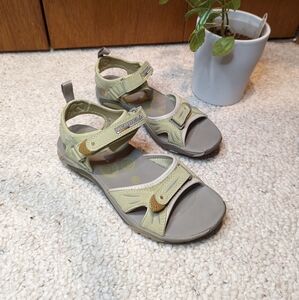 Merrell Continuum Women's Pale Green Hiking Sandals